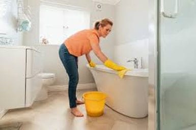 How long should it take a cleaner to clean a bathroom?